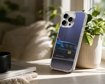 Dynamic American muscle car on phone case — Lifestyle