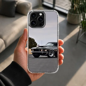 Dynamic photographic design of American muscle car on phone case — Lifestyle