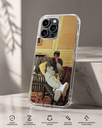 Basketball action scene depicted on phone case — Specs