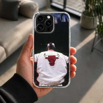 Iconic silhouette basketball design on phone case — Lifestyle