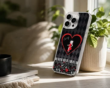 Betty Boop phone case with heart design — Lifestyle