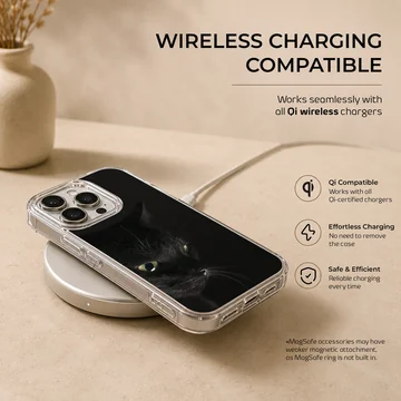 Elegant black cat close-up on phone case — Charging