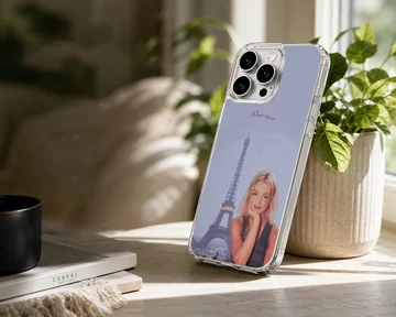 Britney Spears with Eiffel Tower background phone case — Lifestyle