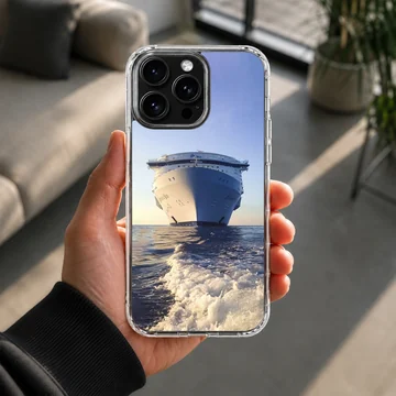 Photographic design of cruise ships on the ocean phone case — Lifestyle