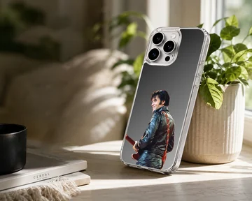 Elvis Presley portrait with guitar on phone case — Lifestyle