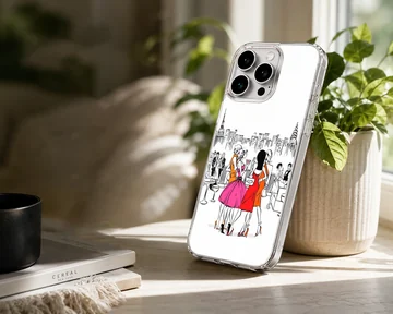 Sex and the City fashion scene with stylish characters on phone case — Lifestyle
