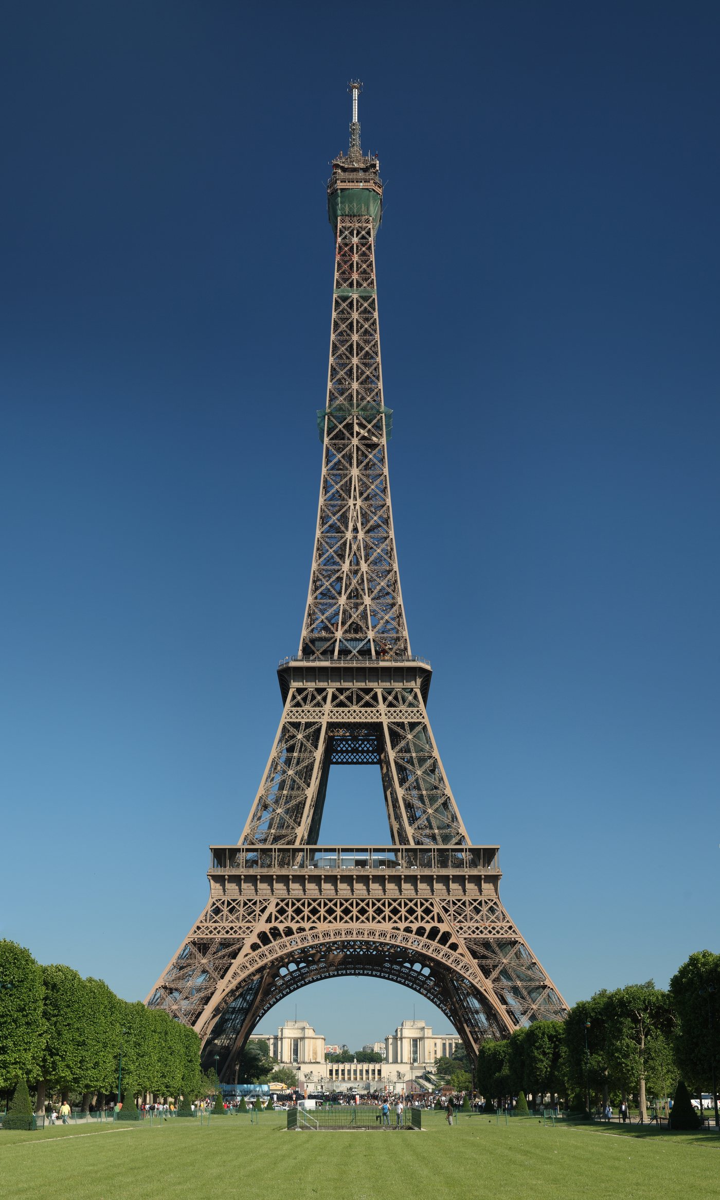 Sharp original travel photo of the Eiffel Tower in Paris, used as the source image for a custom phone case